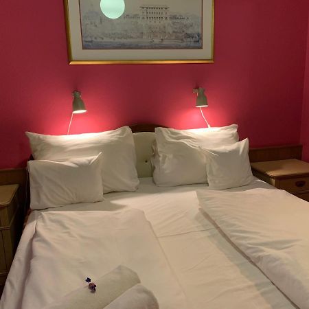 Hotel Omnibusz บูดาเปสต์ ภายนอก รูปภาพ