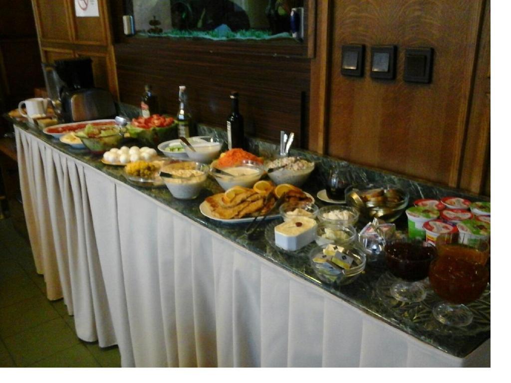Hotel Omnibusz บูดาเปสต์ ภายนอก รูปภาพ