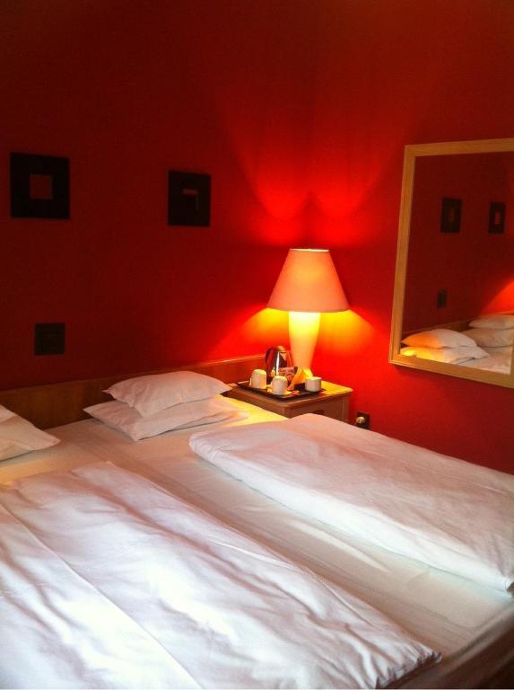 Hotel Omnibusz บูดาเปสต์ ภายนอก รูปภาพ