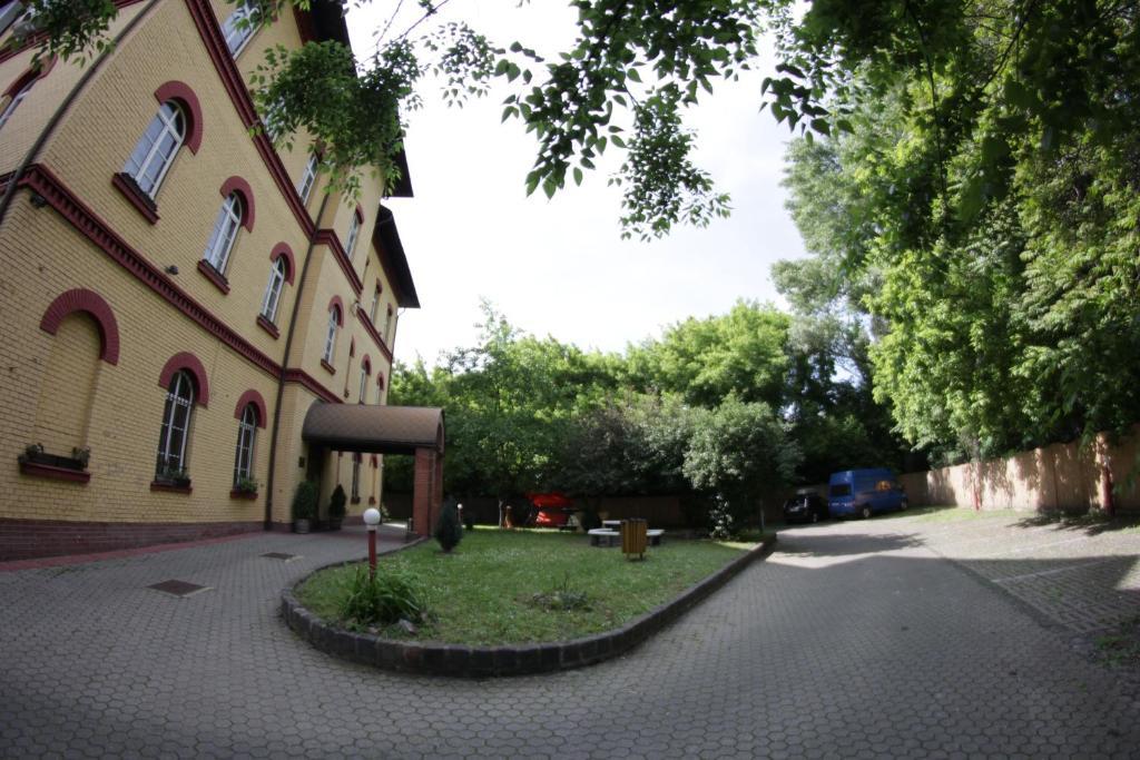 Hotel Omnibusz บูดาเปสต์ ภายนอก รูปภาพ