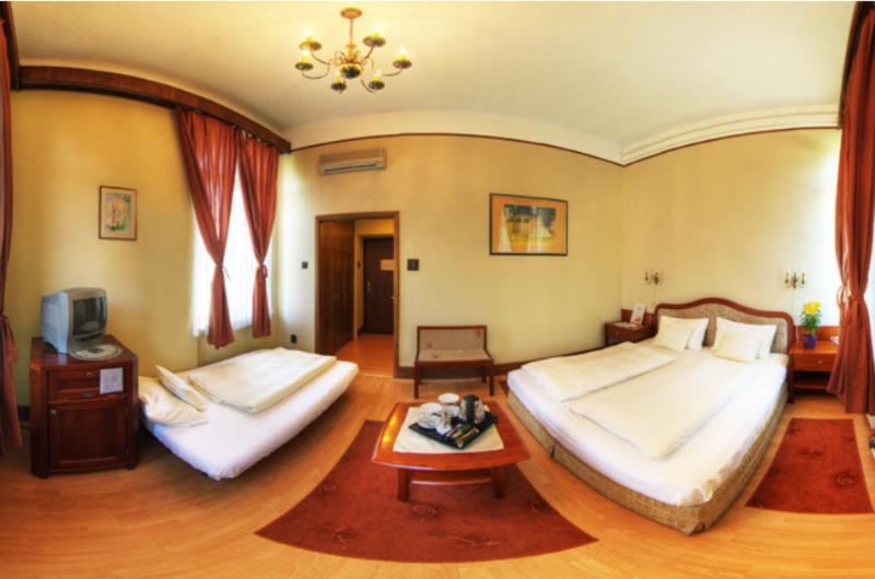 Hotel Omnibusz บูดาเปสต์ ภายนอก รูปภาพ