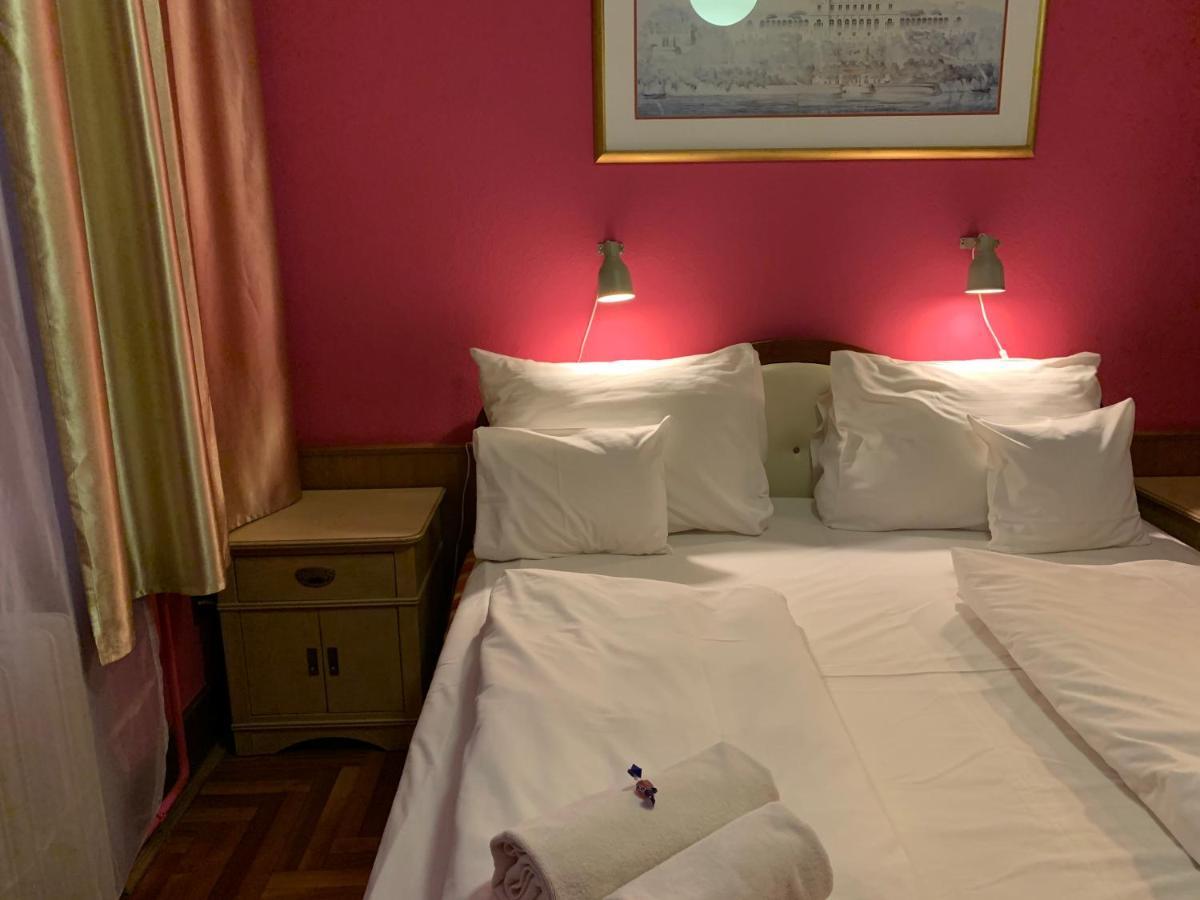 Hotel Omnibusz บูดาเปสต์ ภายนอก รูปภาพ