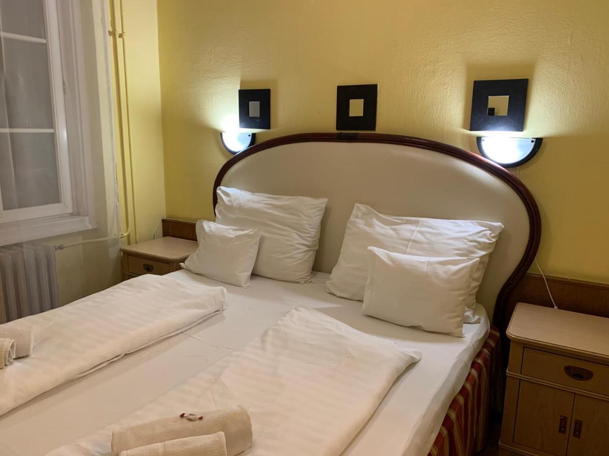 Hotel Omnibusz บูดาเปสต์ ภายนอก รูปภาพ