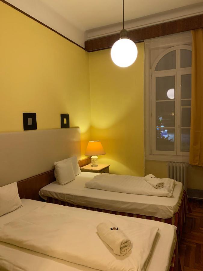 Hotel Omnibusz บูดาเปสต์ ภายนอก รูปภาพ